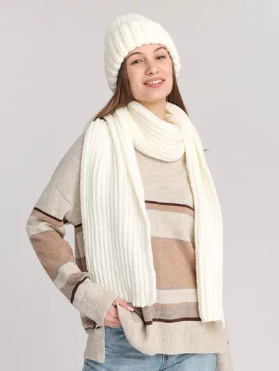 Комплект шапка и шарф молочного цвета